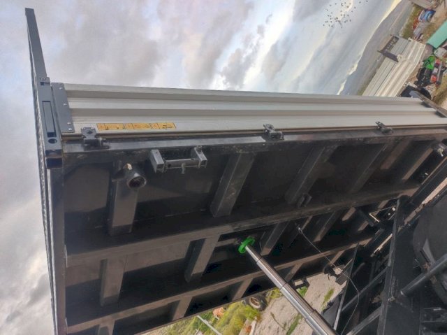 Mitsubishi fuso canter 7c18 kiper, 2013 god.