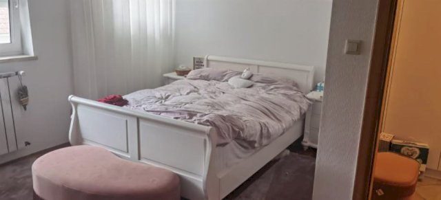 Moderno uređena kuća sa dva odvojena stana