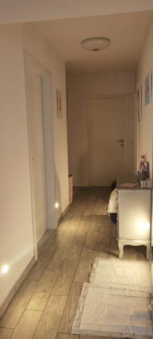 Moderno uređena kuća sa dva odvojena stana