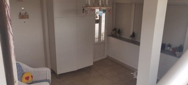 Moderno uređena kuća sa dva odvojena stana
