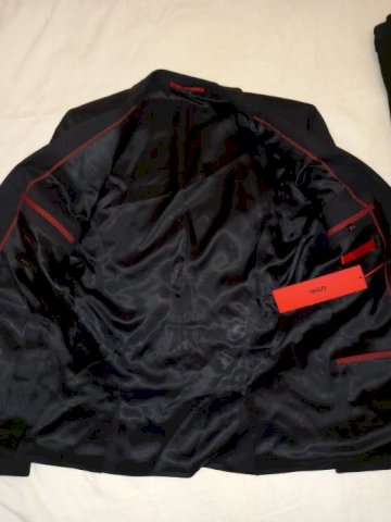 NOVO Hugo Boss odijelo...Original..