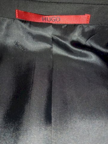 NOVO Hugo Boss odijelo...Original..