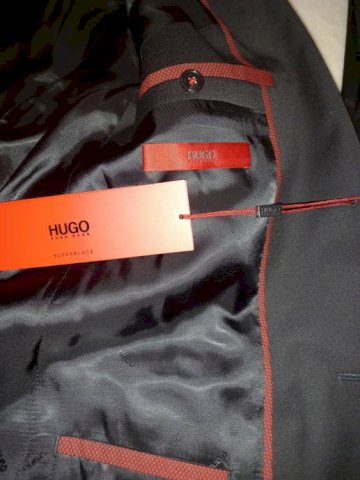 NOVO Hugo Boss odijelo...Original..
