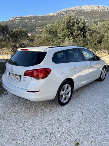 Opel Astra J Sport Tourer