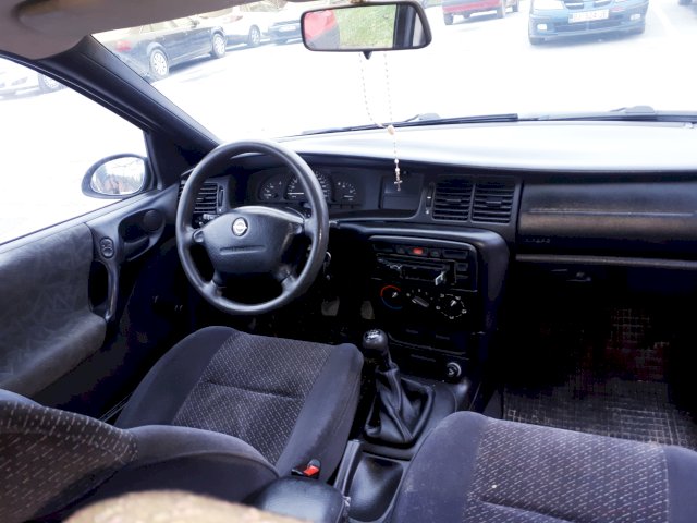 Opel vectra 1.6I