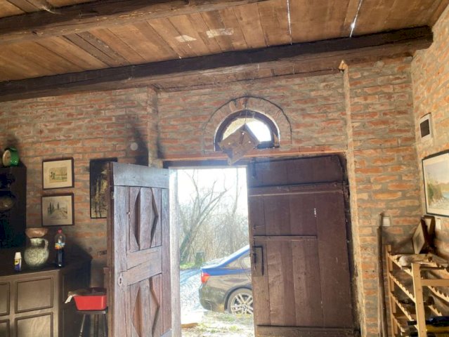 PODRUM VINSKI GATOR U BARANJI NA STAROJ CESTI