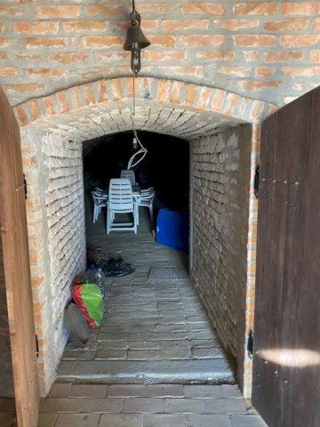 PODRUM VINSKI GATOR U BARANJI NA STAROJ CESTI