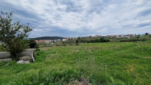 PRILIKA - SNIŽENO!!! Građevinsko zemljište, Lo