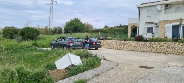 PRILIKA - SNIŽENO!!! Građevinsko zemljište, Lo