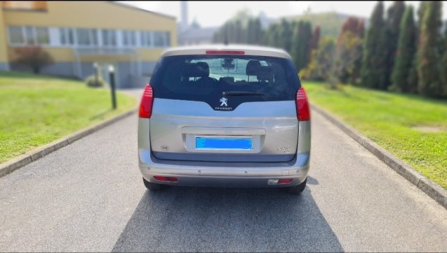 Peugeot 5008 1,6 e-HDi automatik 7 Sjedala