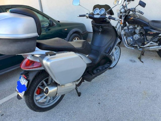 Piaggio 200 198 cm3.22000km, 2003 god.
