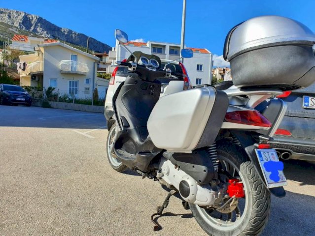 Piaggio 200 198 cm3.22000km, 2003 god.