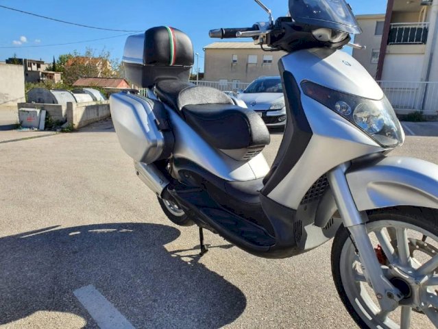 Piaggio 200 198 cm3.22000km, 2003 god.