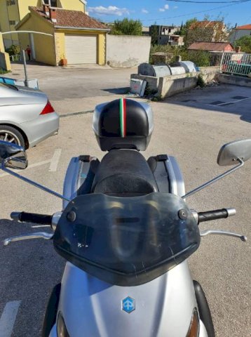 Piaggio 200 198 cm3.22000km, 2003 god.