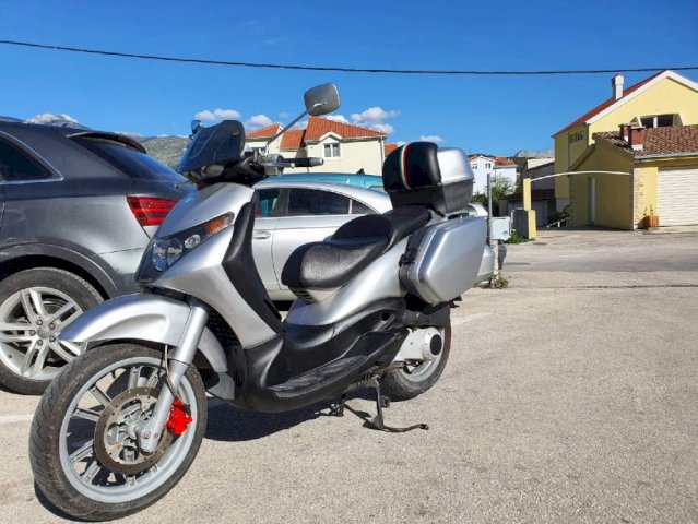 Piaggio 200 198 cm3.22000km, 2003 god.