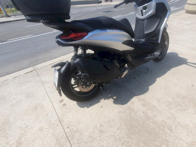 Piaggio Beverly 400 hpe 400 cm3, 2021 god.