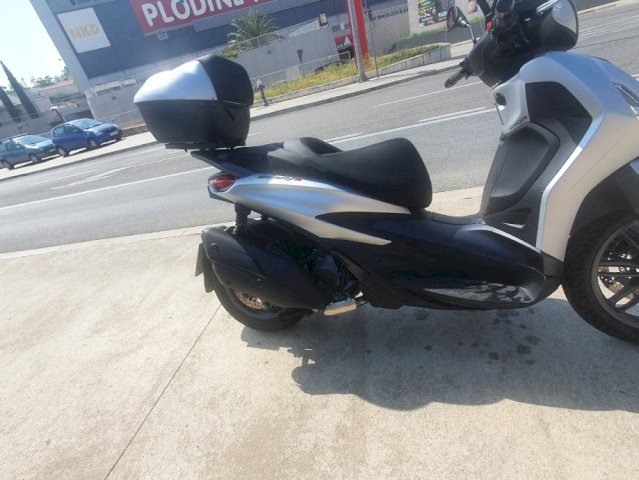 Piaggio Beverly 400 hpe 400 cm3, 2021 god.