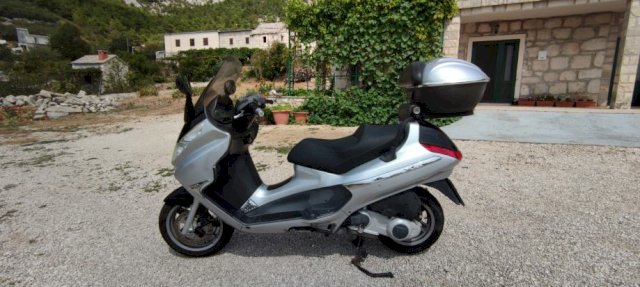 Piaggio X8 200 cm3, 2005 god.