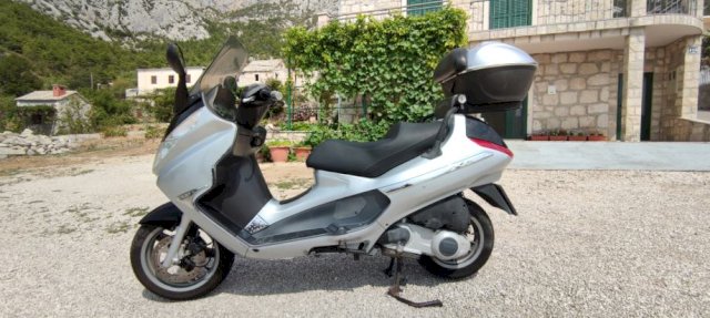 Piaggio X8 200 cm3, 2005 god.