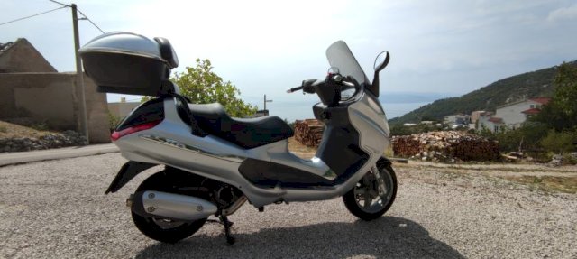 Piaggio X8 200 cm3, 2005 god.