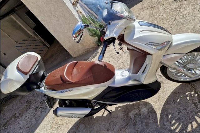 Piaggio beverly 300 servisiran OCUVAN + KUFER