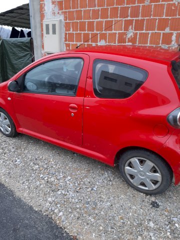 Mjenjam toyotu aygo 1.0 benzin  2009