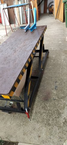 RADNI STOL ZA POPRAVKE HIDROULIČNO PODIZANJE