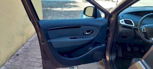 Renault Grand Scenic 1,5 dCi (sa jamstvom)