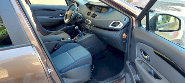 Renault Grand Scenic 1,5 dCi (sa jamstvom)