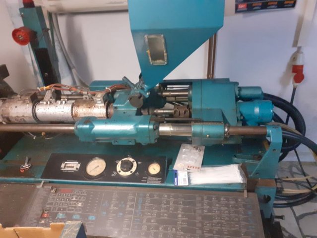 STROJEVI ZA BRIZGANJE PLASTIKE