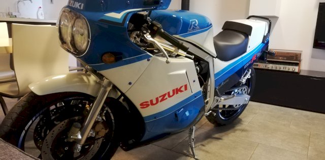 SUZUKI GSXR 750 1985