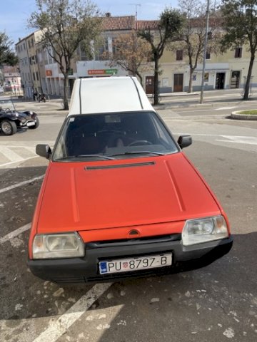 Sređeno dostavno vozilo