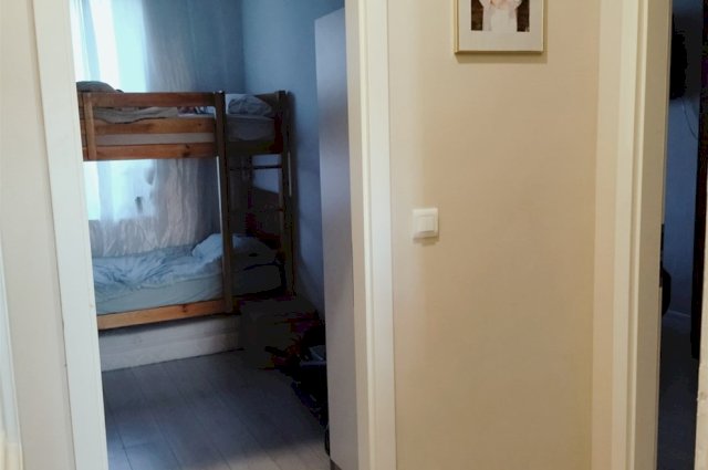 Stan u Sinju, trosoban, 1 kat ,potpuno renoviran.