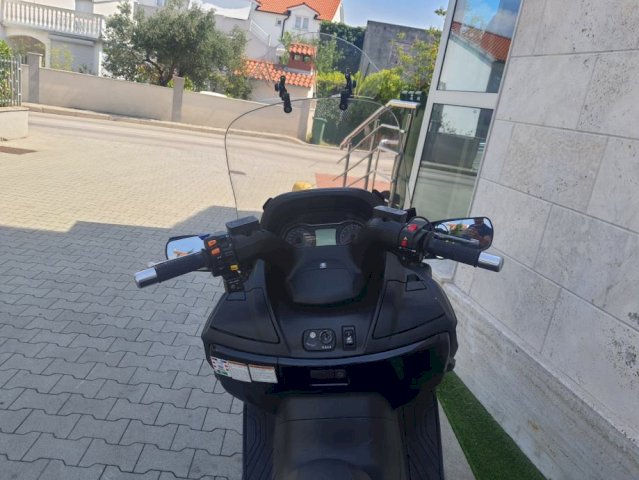 Suzuki Suzuki Burgman 650 Executive 650 cm3, 2013