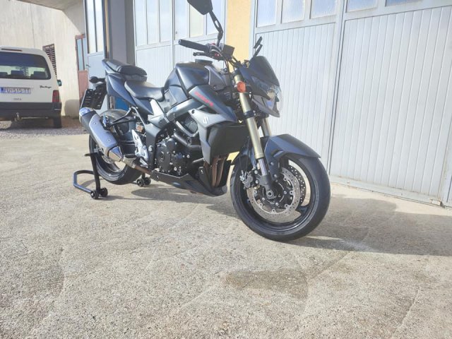 Suzuki gsr 750