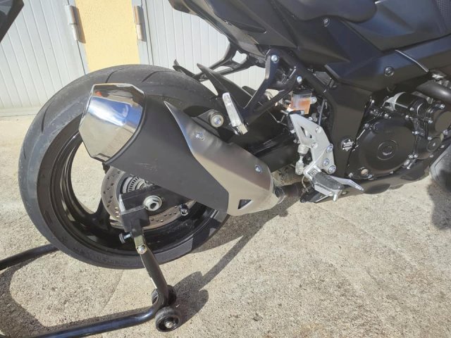 Suzuki gsr 750