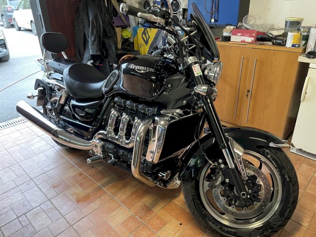 TRIUMPH ROCKET III ROADSTAR