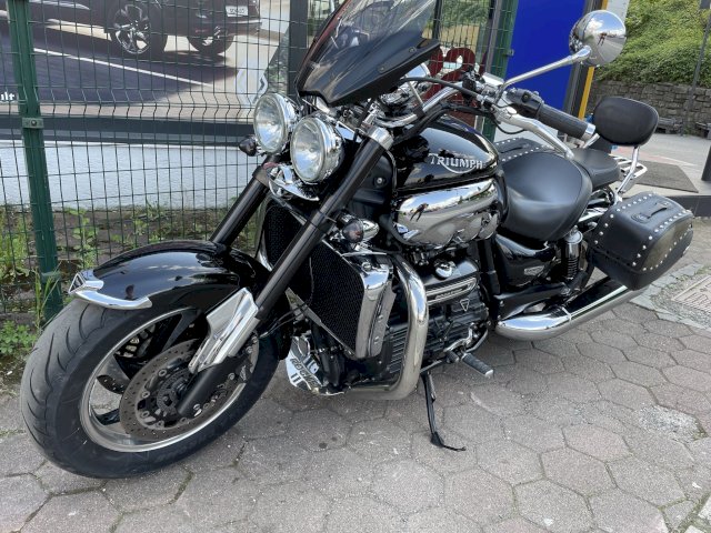 TRIUMPH ROCKET III ROADSTAR