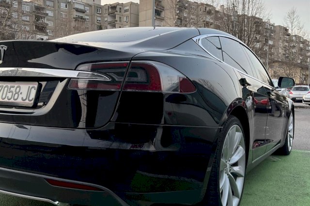 Tesla Model S S60 - Lifetime Free Charging