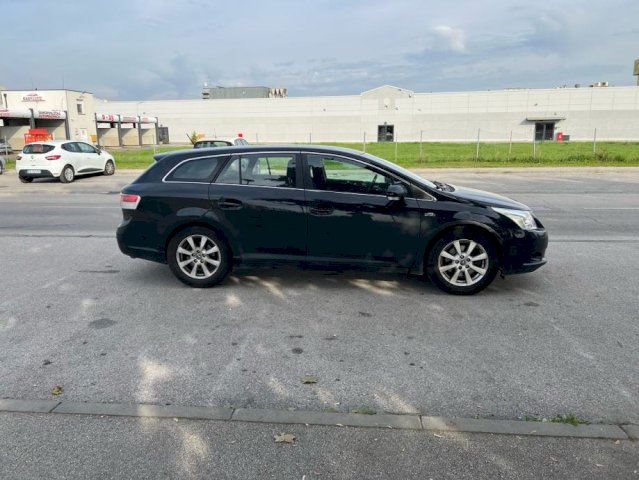 Toyota Avensis Wagon 2,2 D-4D automatik