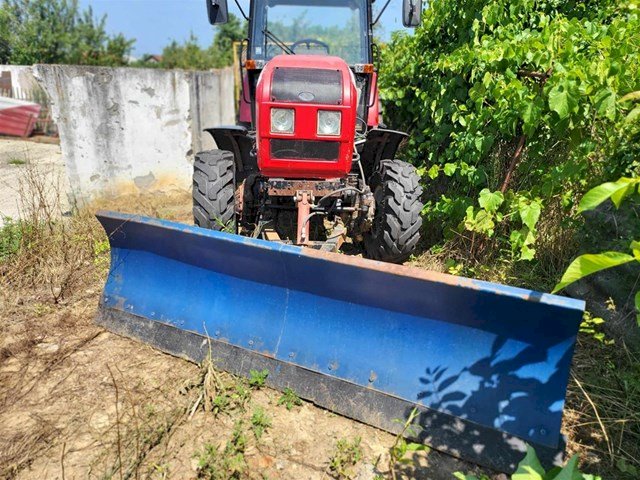 Traktor BELARUS 921.3 + priključci sa slika