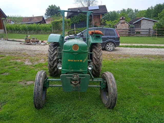 Traktor DEUTZ D25 1958.g sa bočnom kosom UNIKAT