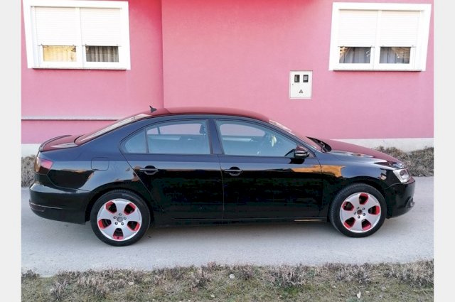 VW Jetta TDI ( 70000 km )