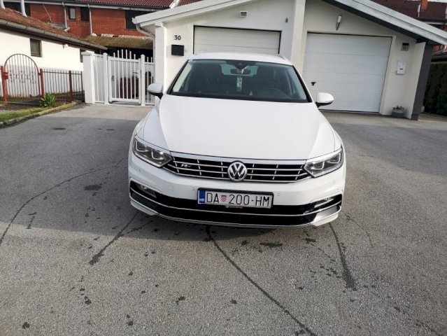VW Passat Variant 2,0 TDI BMT - R line- Virtualni