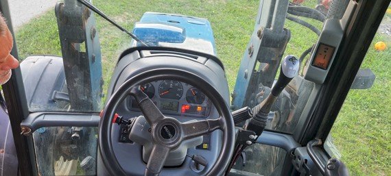 Valtra Valmet 6250 s utovarivačem Quicke Agram Q