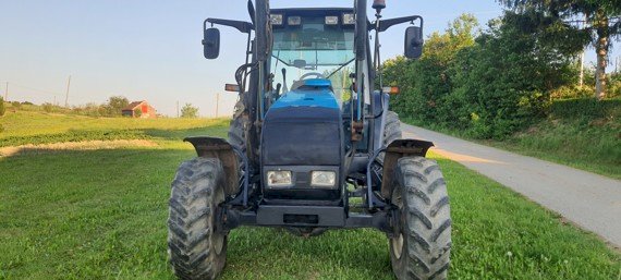 Valtra Valmet 6250 s utovarivačem Quicke Agram Q