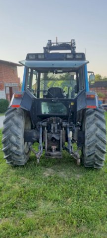 Valtra Valmet 6250 s utovarivačem Quicke Agram Q
