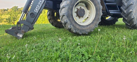 Valtra Valmet 6250 s utovarivačem Quicke Agram Q