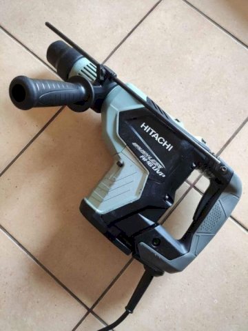 Velika udarna bušilica - štemerica Hitachi DH 4