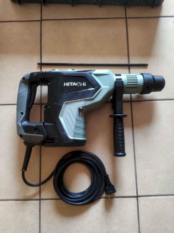 Velika udarna bušilica - štemerica Hitachi DH 4